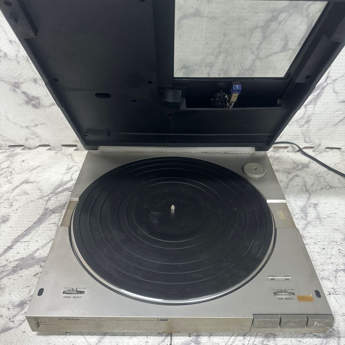 MYM4-367 激安 Victor FULLY AUTOMATIC PLAYER SYSTEM L-E500 ターンテーブル 通電OK 中古現状品 ※3回再出品で処分_画像5