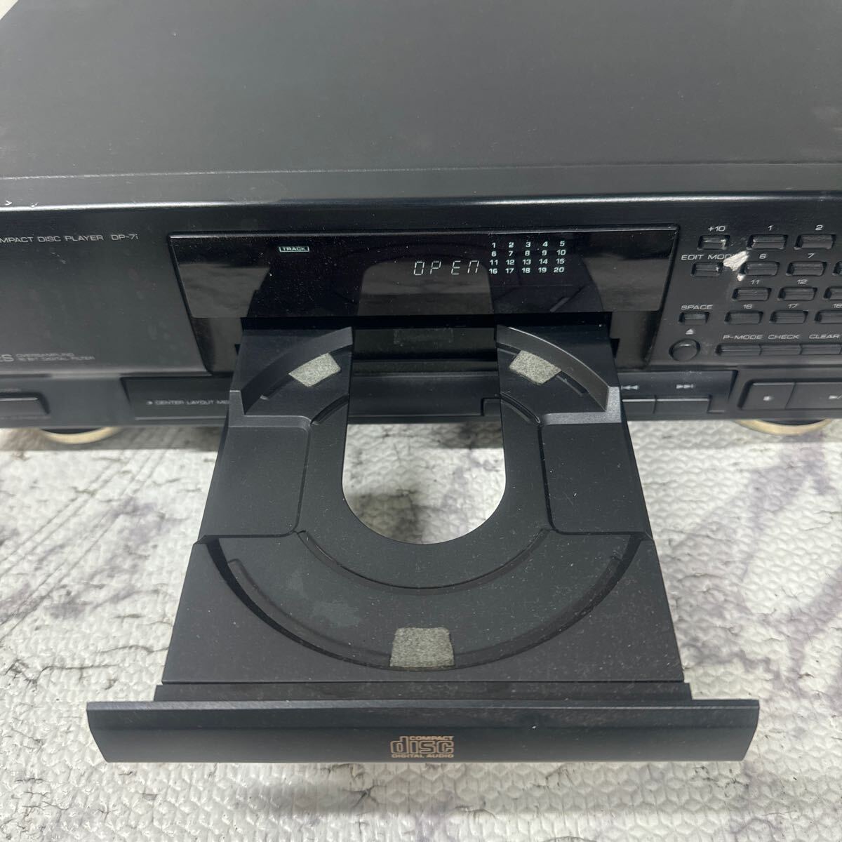 MYM4-373 激安 KENWOOD COMPACT DISC PLAYER DP-7i CDプレーヤー 通電OK 中古現状品 ※3回再出品で処分の画像2