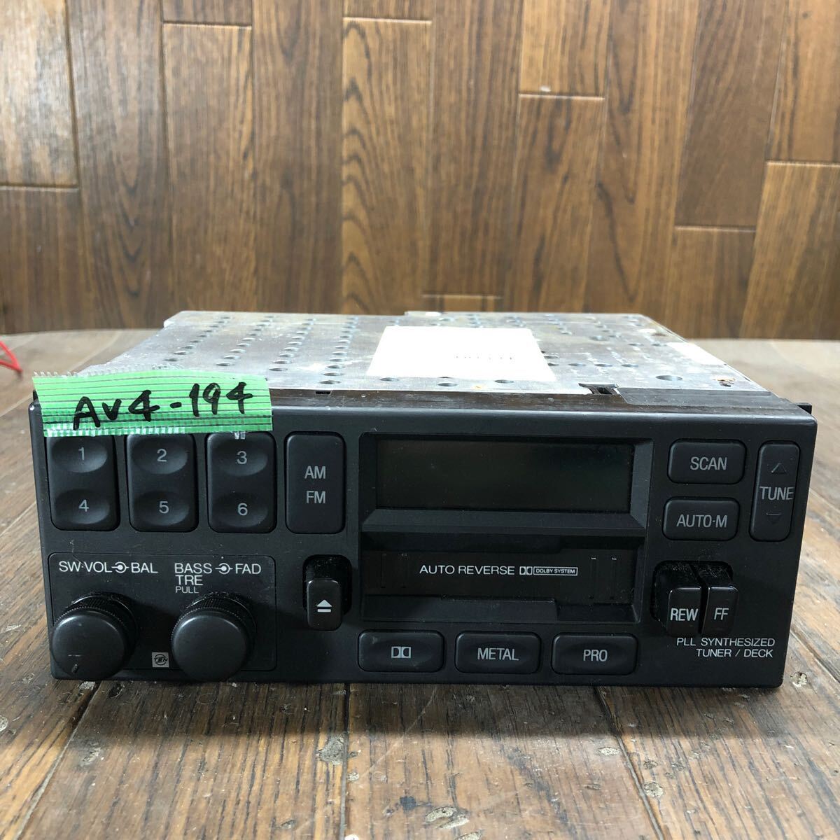 AV4-194 激安 カーステレオ テープデッキ MAZDA マツダ FUJITSU TEN CE-8431TY1A G352 66 9C0 6101494 カセット FM/AM 通電未確認 ジャンクの画像1