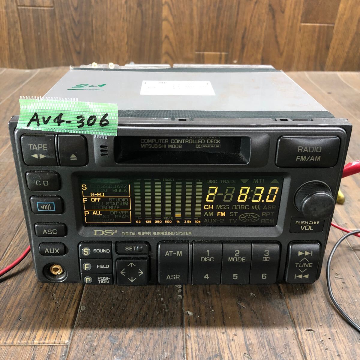 AV4-306 激安 カーステレオ テープデッキ MITSUBISHI MB942708 RX-347L 34M0008 31120050A カセット 本体のみ 簡易動作確認済み 中古現状品_画像1