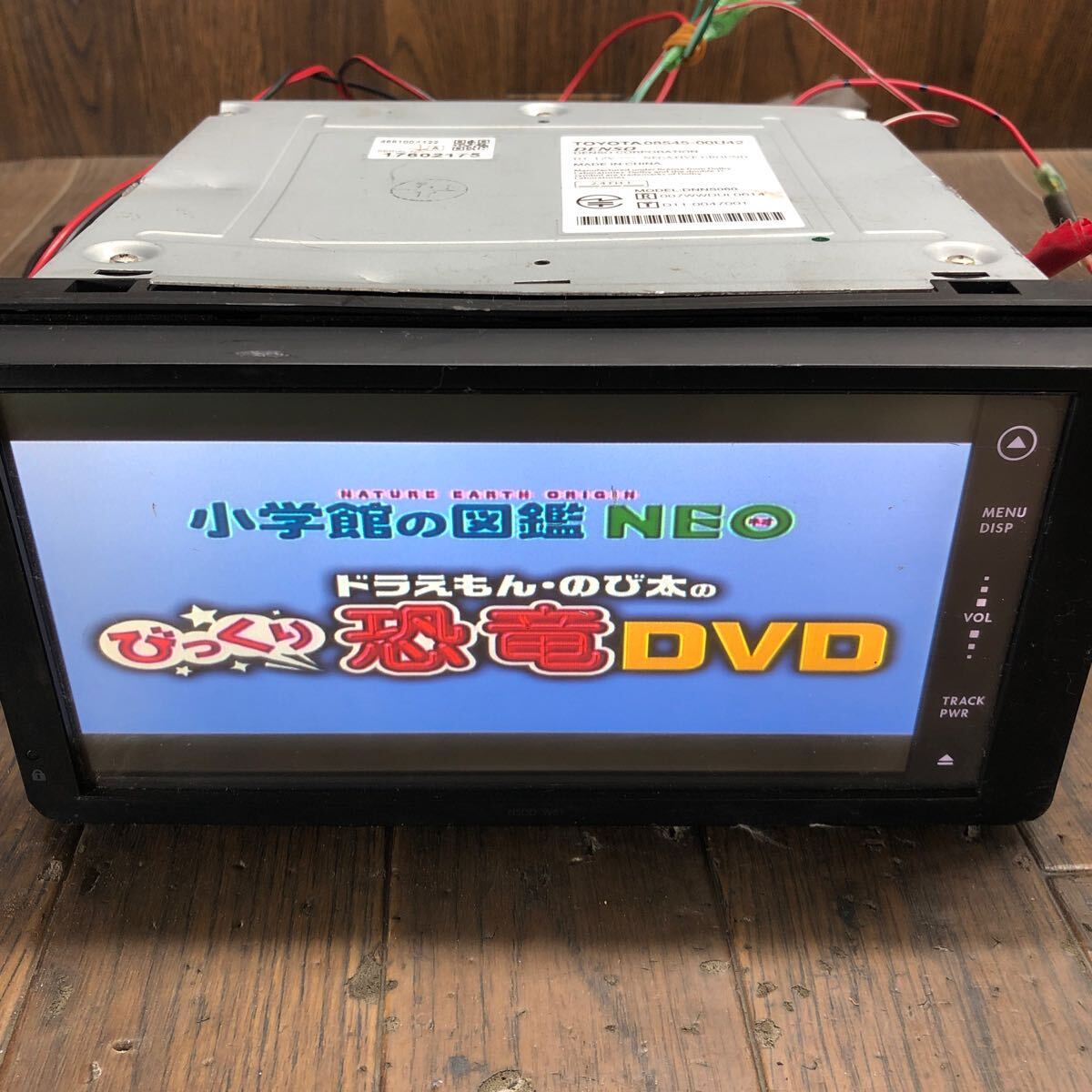 AV4-313 激安 カーナビ TOYOTA DNNS060 08545-00U42 DENSO メモリーナビ CD DVD Bluetooth 電源配線なし 簡易動作確認済 中古現状品_画像4