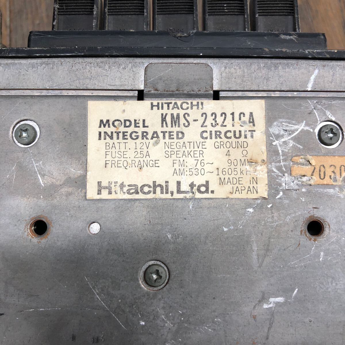 AV4-400 激安 カーステレオ HITACHI 日立 KMS-2321CA？ FM/AM ラジオチューナー レシーバー 通電未確認 ジャンクの画像5