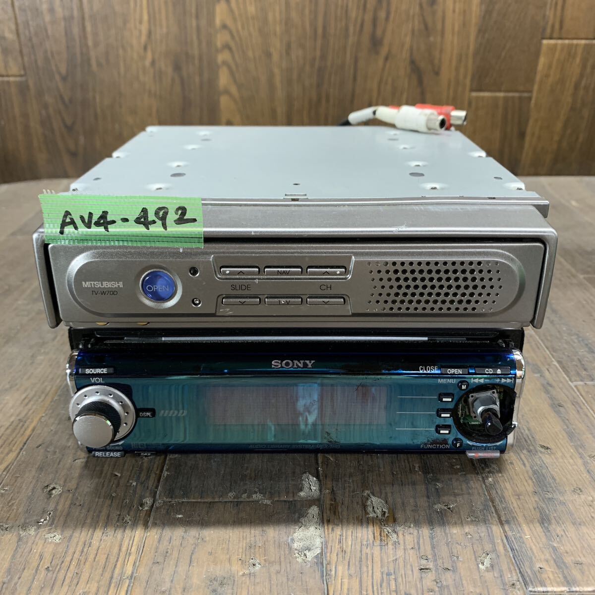 AV4-492 激安 カーステレオ インダッシュTVモニター 6.5インチ 三菱 TV-W70D SONY MEH-1HD CDプレーヤー HDD CD 通電未確認 set ジャンクの画像1