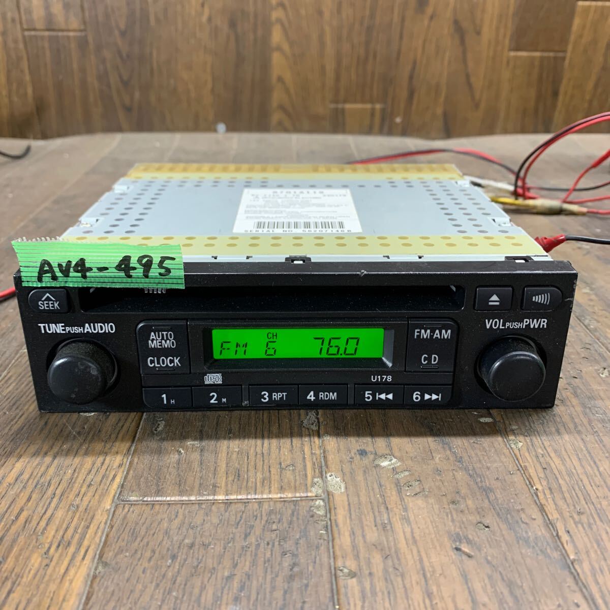 AV4-495 激安 カーステレオ CDプレーヤー MITSUBISHI 8701A118 DY-2J40-2-TH 34U178 CD FM/AM 本体のみ 簡易動作確認済み 中古現状品_画像1