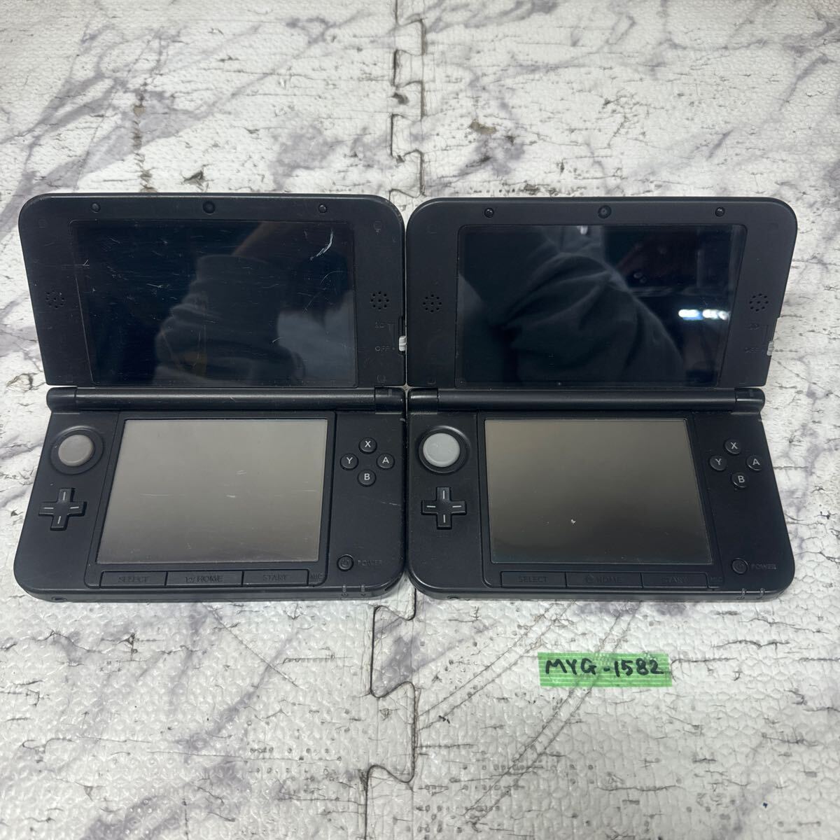 MYG-1582 激安 ゲー厶機 本体 Nintendo 3DS LL 動作未確認 2点 まとめ売り ジャンク 同梱不可の画像1