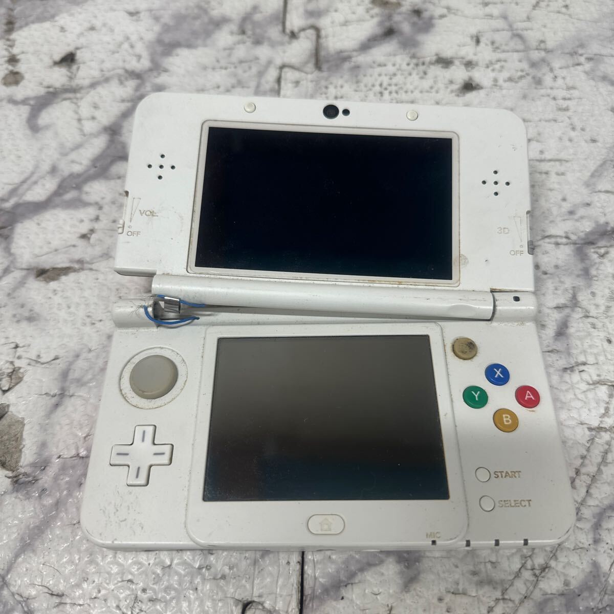 MYG-1603 激安 ゲー厶機 本体 New Nintendo 3DS 動作未確認 ジャンク 同梱不可_画像2