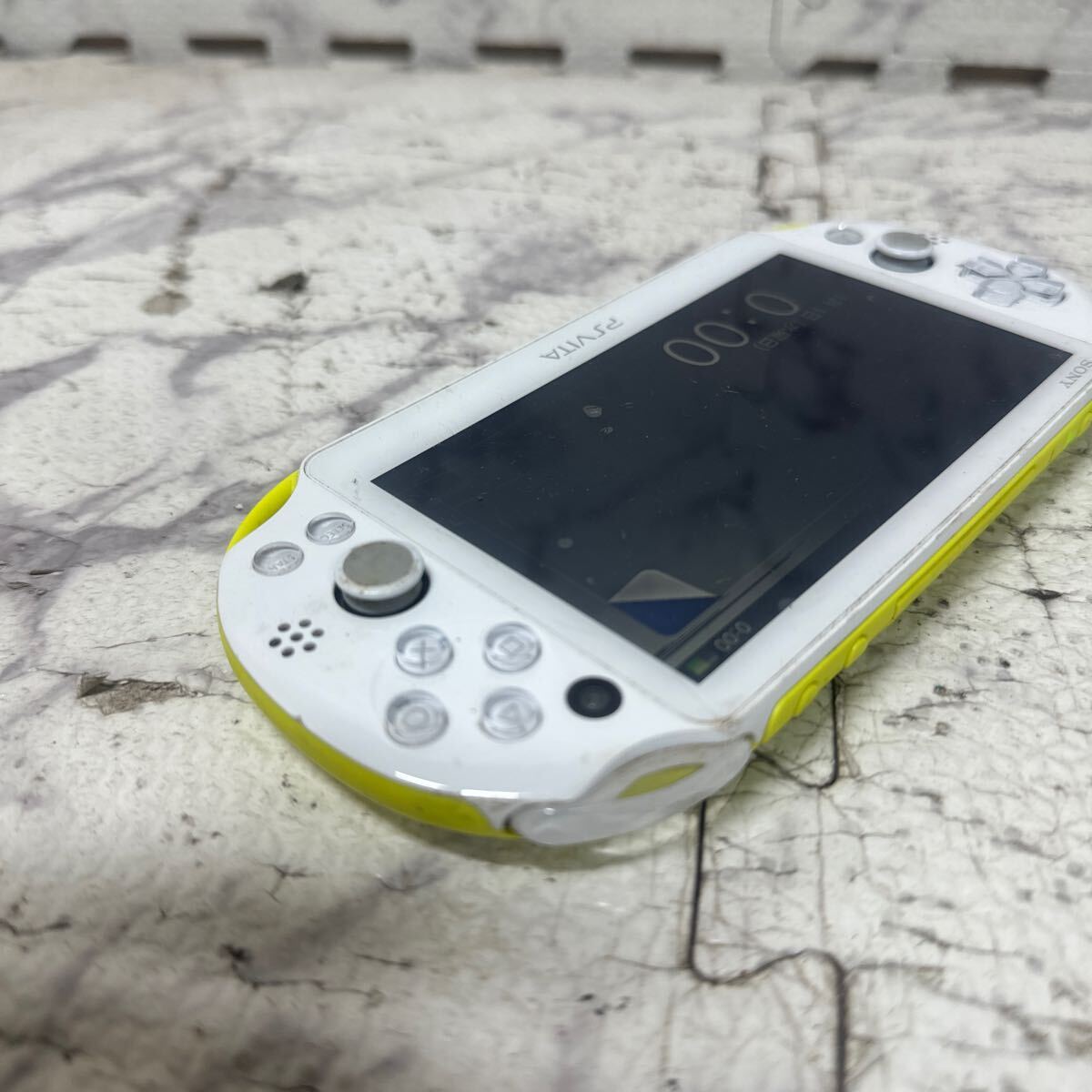 MYG-1624 激安 ゲー厶機 PS VITA 本体 SONY PSVITA PCH-2000 通電、起動OK ジャンク 同梱不可の画像3