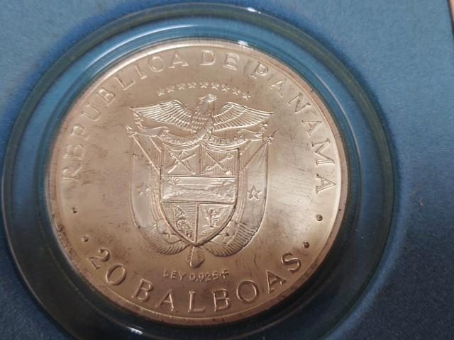 １円～ 1973 PANAMA 20 BALBOAS COIN バルボア銀貨 １３０ｇの画像3