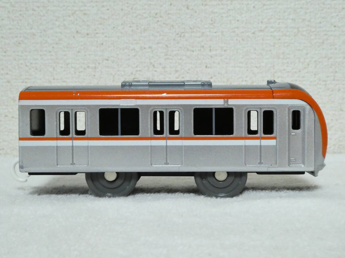 プラレール『絶版品 旧S-19 東京メトロ 有楽町線・副都心線 10000系 後尾車1両 清掃・整備済み 中古品』_画像3