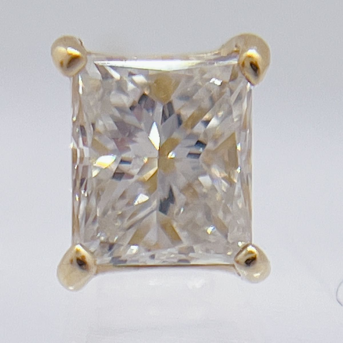 天然ダイヤモンド　計0.7ct k18ピアス　スクエアカット　四角 ピアス ダイヤモンド 輝き スクエア 刻印有 ジュエリー