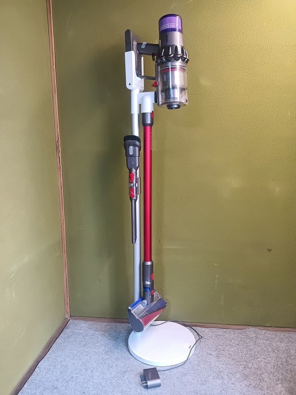 dyson v11 fluffy+ ダイソンSV14 コードレスクリーナー 純正スタンド付 動作不良 修理ベース ジャンク ■大阪の画像1