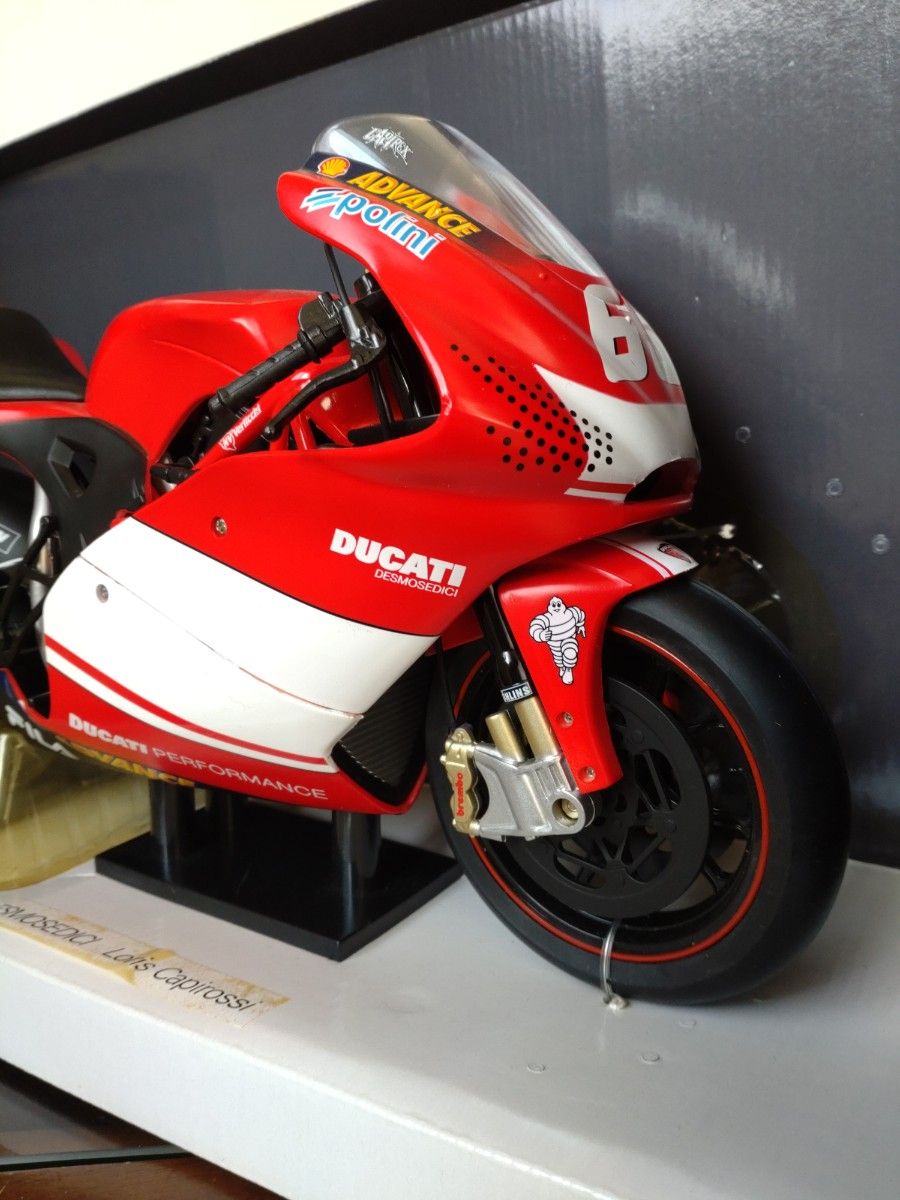 ドゥカティ　1/6 ニューレイ　ジャパン　リミテッドNewRay DUCATI DESMOSEDICI　