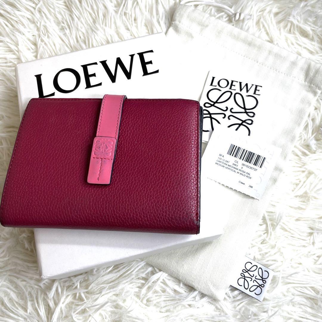 人気品 付属品完備 / LOEWE ロエベ ミディアムバーティカルウォレット 二つ折り財布 グレインレザー アナグラム型押し ピンク_画像2