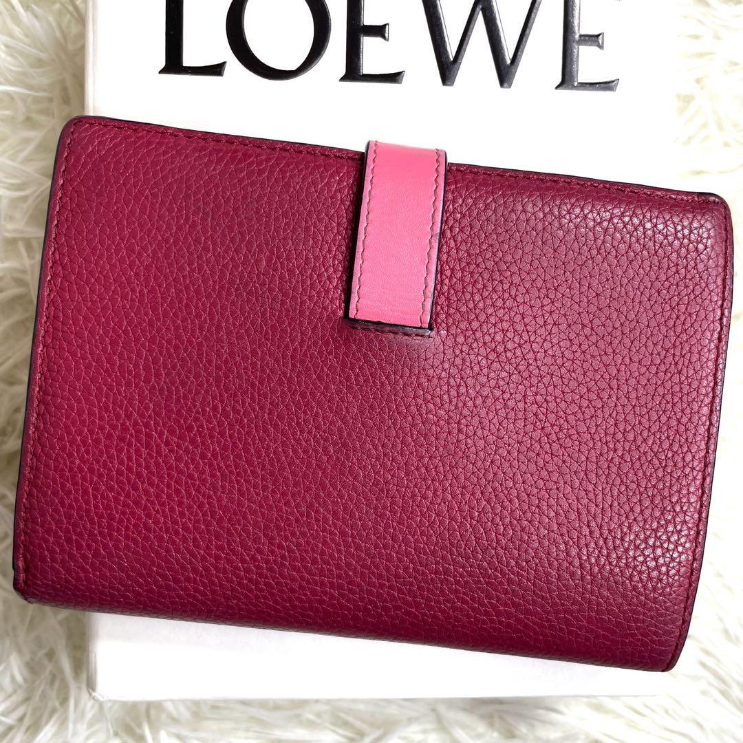 人気品 付属品完備 / LOEWE ロエベ ミディアムバーティカルウォレット 二つ折り財布 グレインレザー アナグラム型押し ピンク_画像3