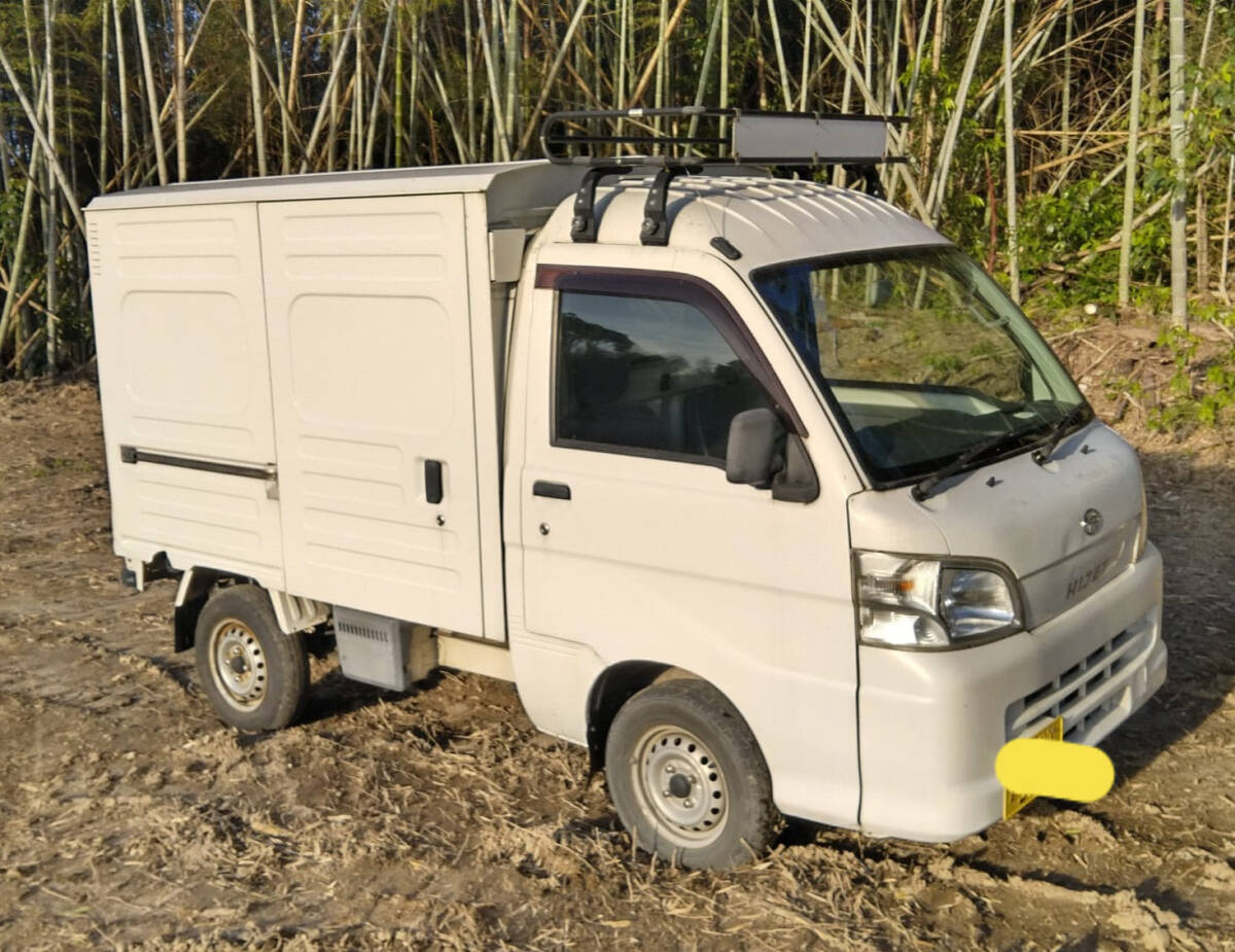 高年式 車検１年付き 乗って帰れます  珍しいパネルバン 乗りやすいオートマ ＡＴ ２ＷＤ 車中泊 キッチンカー の画像2