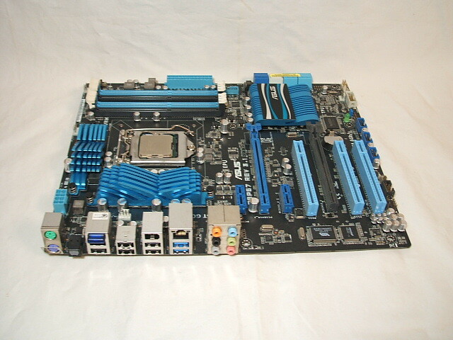 CPU付属 ASUS P8P67 REV3.1 ATXマザーボード Intel Core i5-2500S LGA1155 一応動作品 ジャンク 即決の画像2