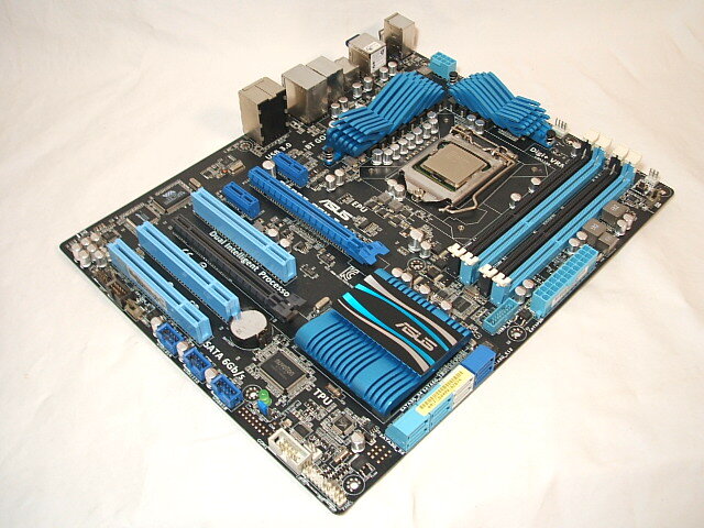 CPU付属 ASUS P8P67 REV3.1 ATXマザーボード Intel Core i5-2500S LGA1155 一応動作品 ジャンク 即決の画像4