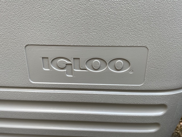 IGLOO USA産大型クーラーボックス120サイズ！高保冷タイプで人気サイズの定番クーラーを100円スタートにて！ツートンカラー仕様！
