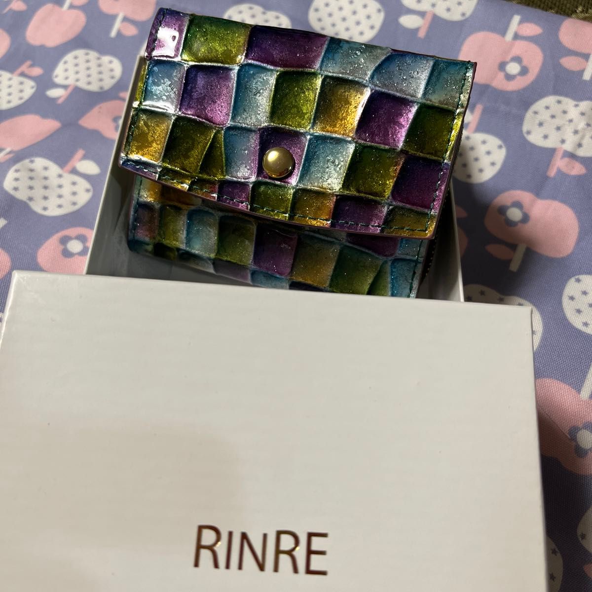 【新品未使用品】RINRE 三つ折り財布　ステンドグラスレザー　ジェダイドグリーン