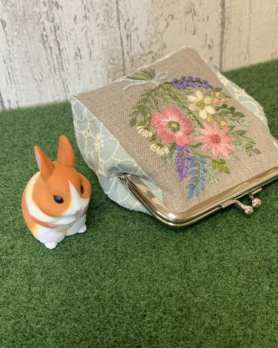 手刺繍 の ハンドメイド がま口ポーチ +リネン+ 10センチ口金の画像9