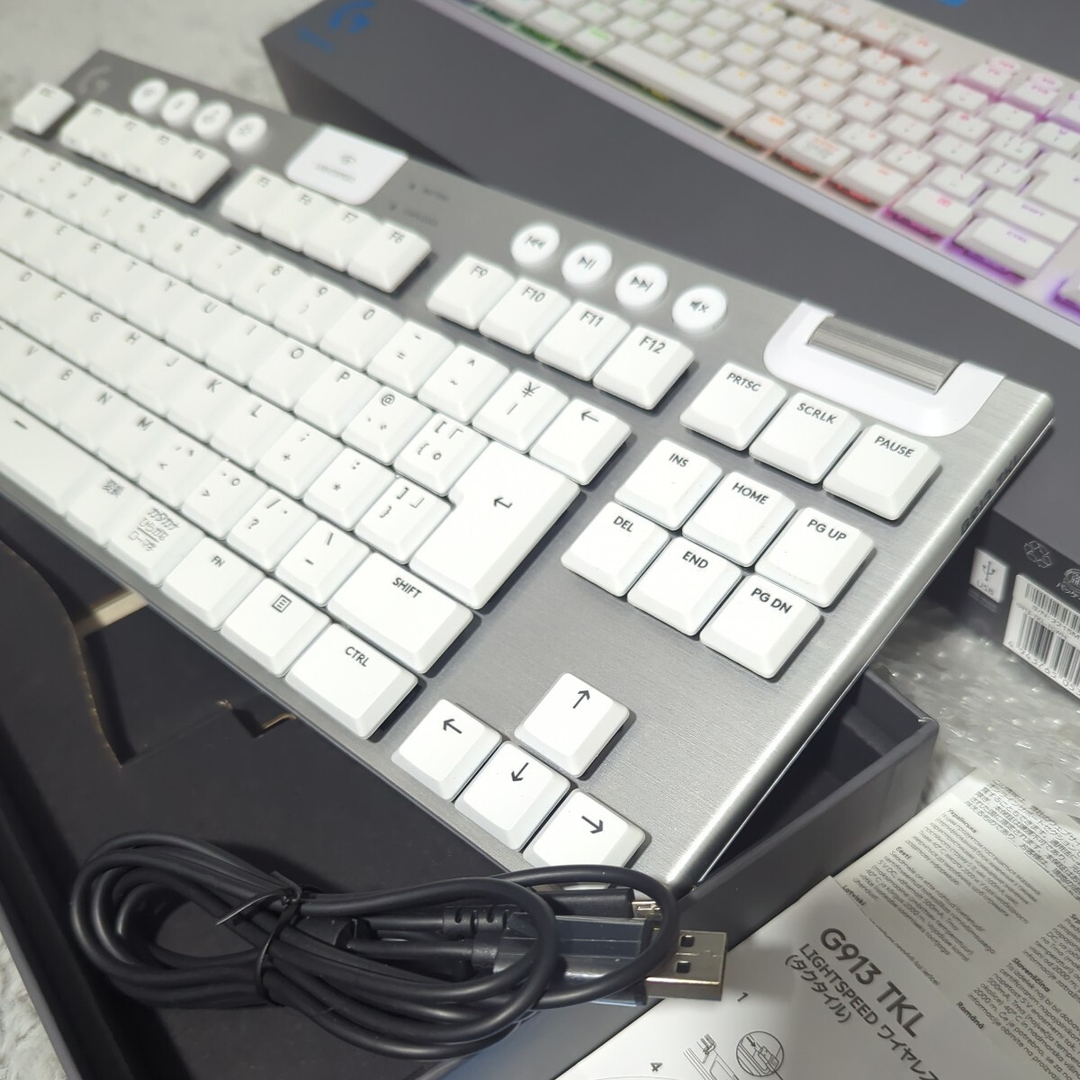 ■Logicool/RGB/G913 TKL/ホワイト/ワイヤレスゲーミングキーボード/使用僅か/極美品/ゲーム使用無し！バッテリー寿命長/白の画像3