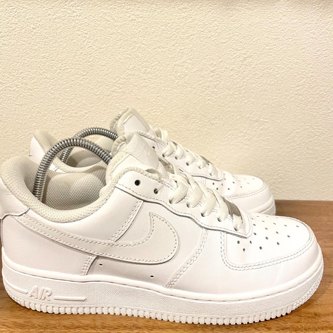 NIKE WMNS AIR FORCE 1 07 ナイキ エア フォース ワン ホワイト レディース 315115-112 ローカットスニーカー 23.5cm 美品_画像3