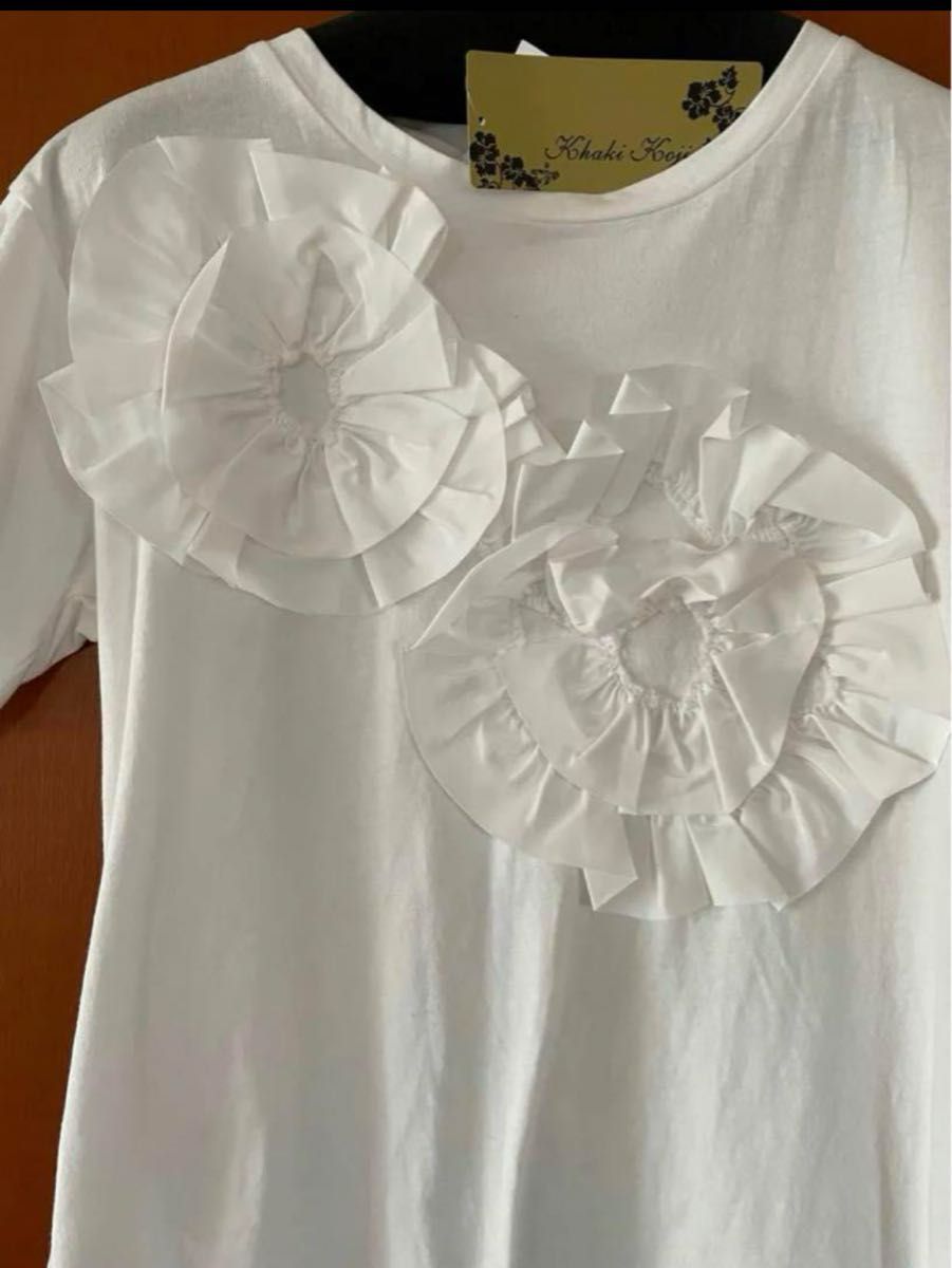 新品タグ付き　フラワーモチーフ　白Tシャツ　M〜L  大人可愛い　花デザイン 半袖 ホワイト