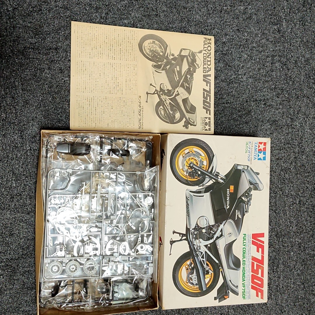 【TH0423】 タミヤ TAMIYA ホンダ HONDA プラモデルバイク VF750F 1/12オートバイシリーズ フルカウル コレクション 玩具 趣味 ヤマハの画像3