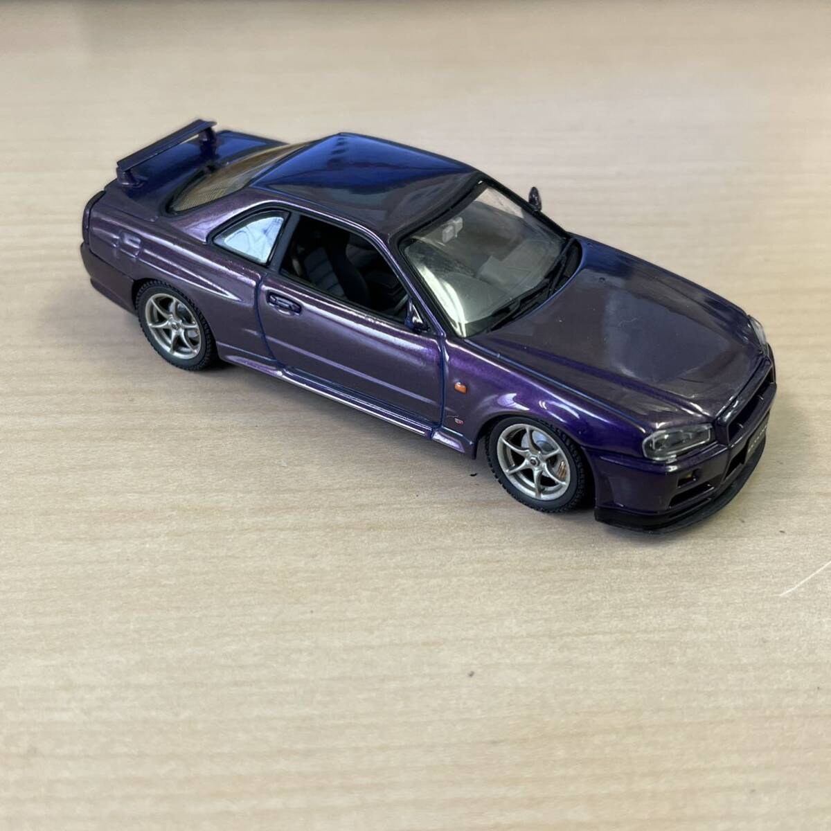 【TC0404（91）】オートアート Auto art GTR R34 SKY LINE スカイライン 1/43 パープル ミニカー コレクション 窓なし_画像2