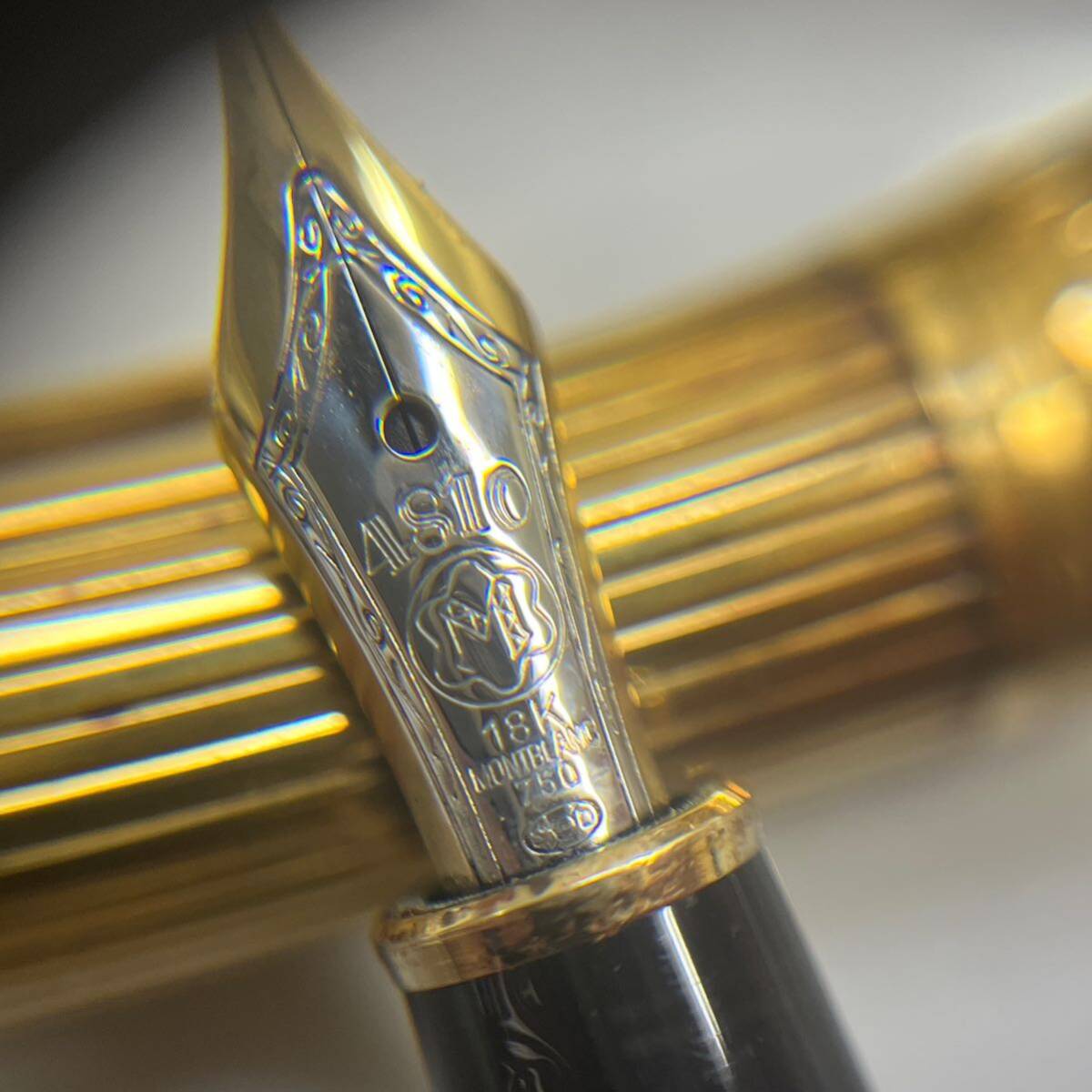 【TH0407】MONTBLANC 万年筆 ボールペンセットペン先 18k刻印750 ゴールド 文房具 刻印 モンブラン 金 筆記用具 コレクション 高級感の画像3