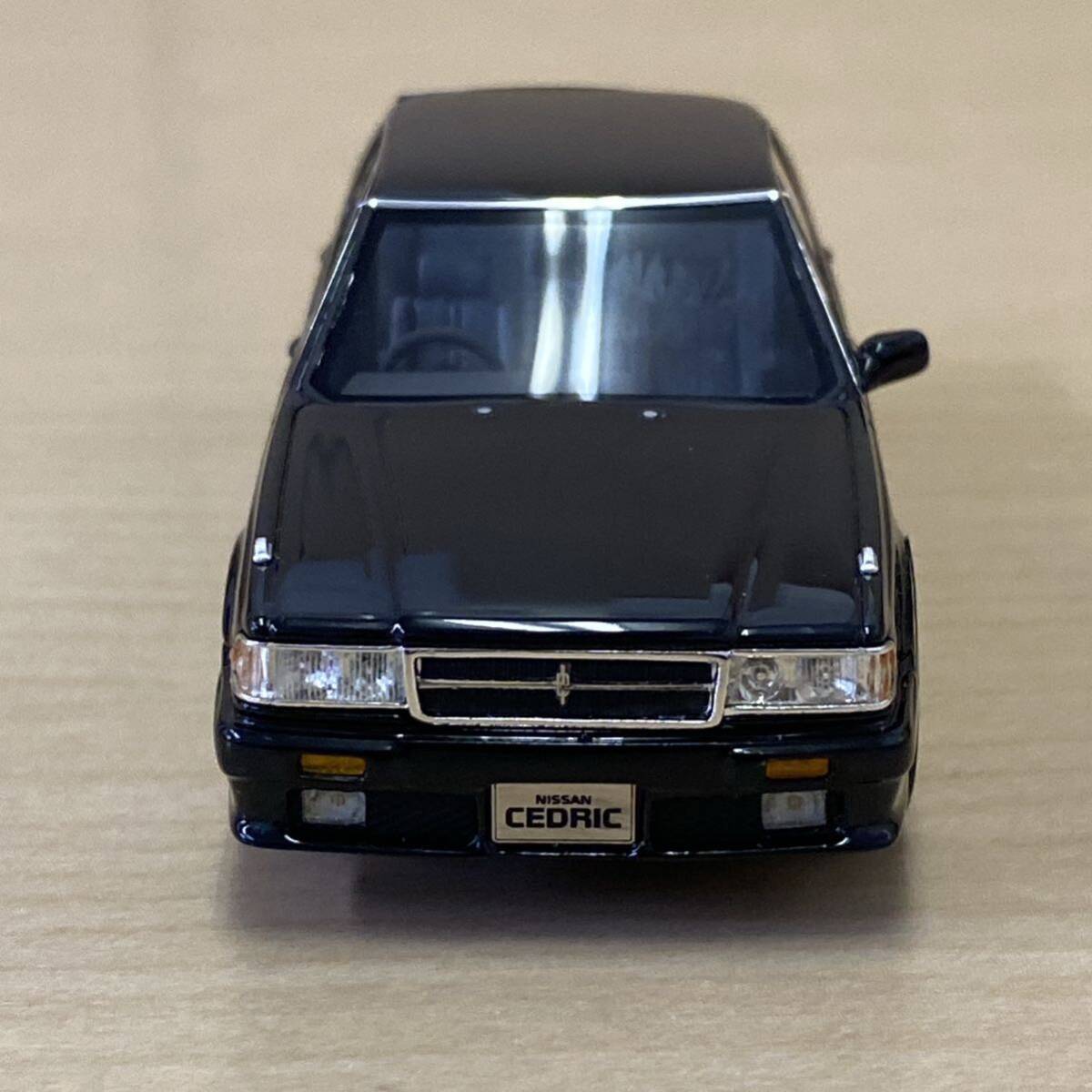 【TC0404（22）】 ミニカー NISSAN CEDRIC ニッサン セドリック ブラック 1/43スケール 右サイドミラー欠損 キズあり 汚れありの画像3