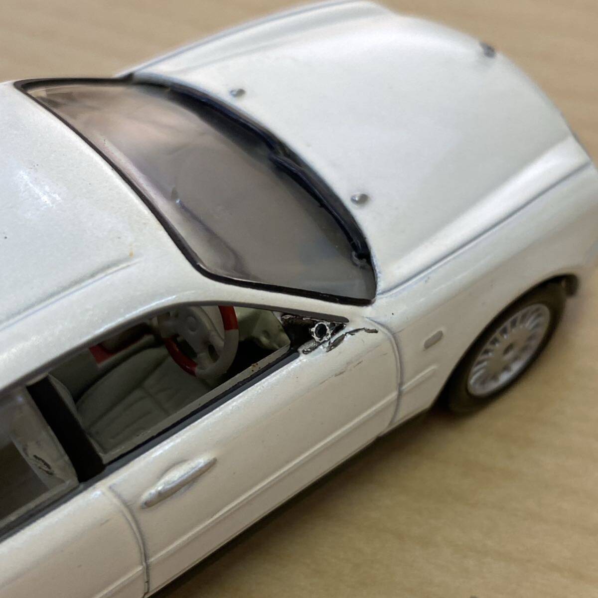 【TC0404（37）】 ミニカー Jコレクション NISSAN CEDRIC ニッサン セドリック 白 1/43スケール 左右サイドミラー欠損 左右窓欠損_画像6