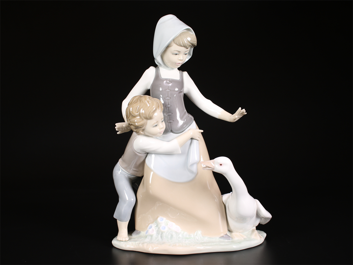 CE808 LLADRO 【リヤドロ】 磁器人形 美少女アヒル 置物 高25㎝／美品！ｚ_画像2