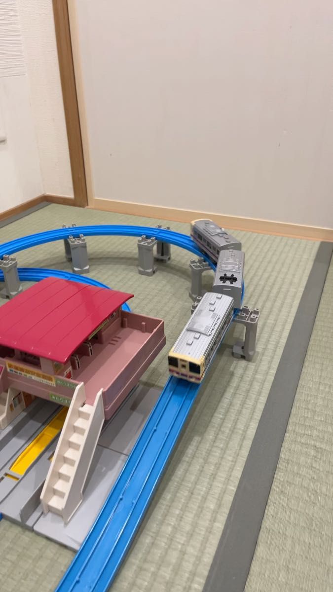【送料無料】プラレール 京王線 9000系 橋上駅 みどりまち駅 踏切 セット