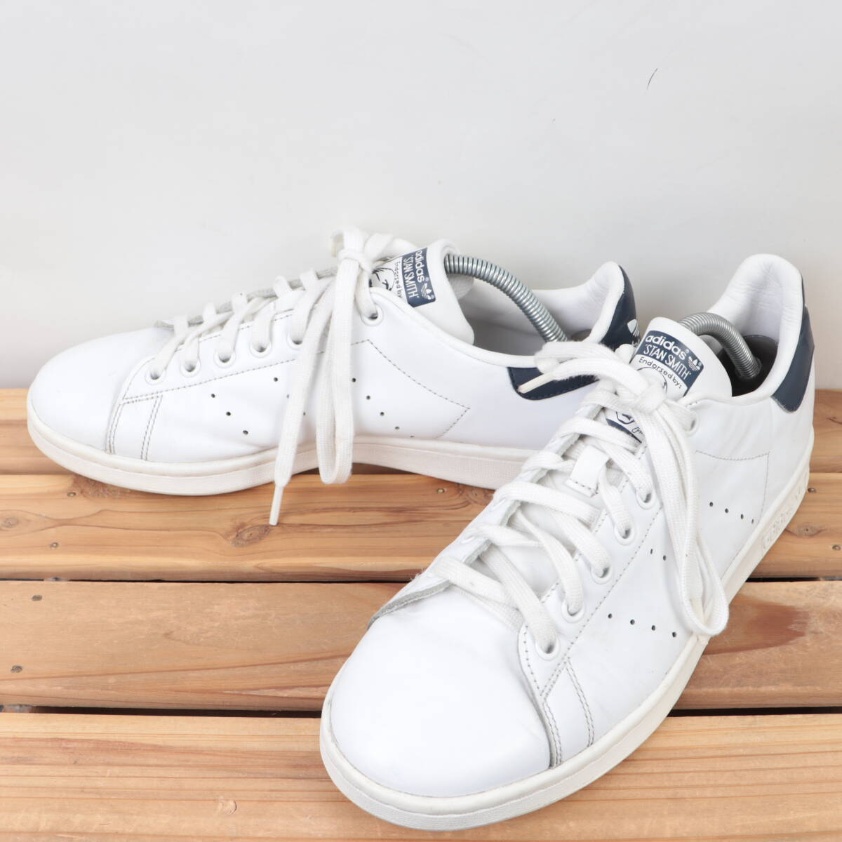 z1716 アディダス スタンスミス US9 1/2 27.5cm/白 ホワイト 紺 ネイビー adidas STANSMITH メンズ スニーカー 中古_画像1