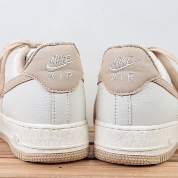 z1853 ナイキ エアフォース1 US8.5 26.5cm/クリーム ベージュ系 NIKE AIRFORCE1 AF1 LOW メンズ スニーカー 中古の画像4