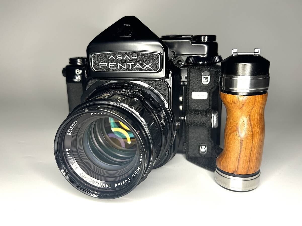 美品！ペンタックス PENTAX 6×7 中判フィルムカメラ ボディ(ウッドグリップ付き）+レンズ(105mm/300mm/リアコン）＋フィルター_画像2