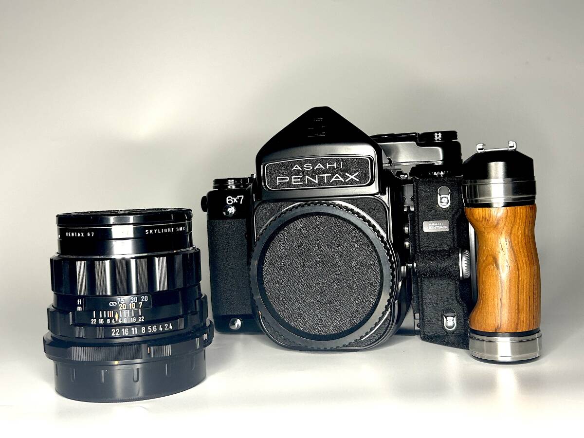 美品！ペンタックス PENTAX 6×7 中判フィルムカメラ ボディ(ウッドグリップ付き）+レンズ(105mm/300mm/リアコン）＋フィルター_画像5