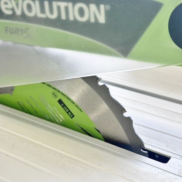 新潟発】eVOLUTION 万能切断テーブルソー FURY5 255mm 100v 50 新潟発】eVOLUTION 万能切断テーブルソー FURY5 255mm 100v 50