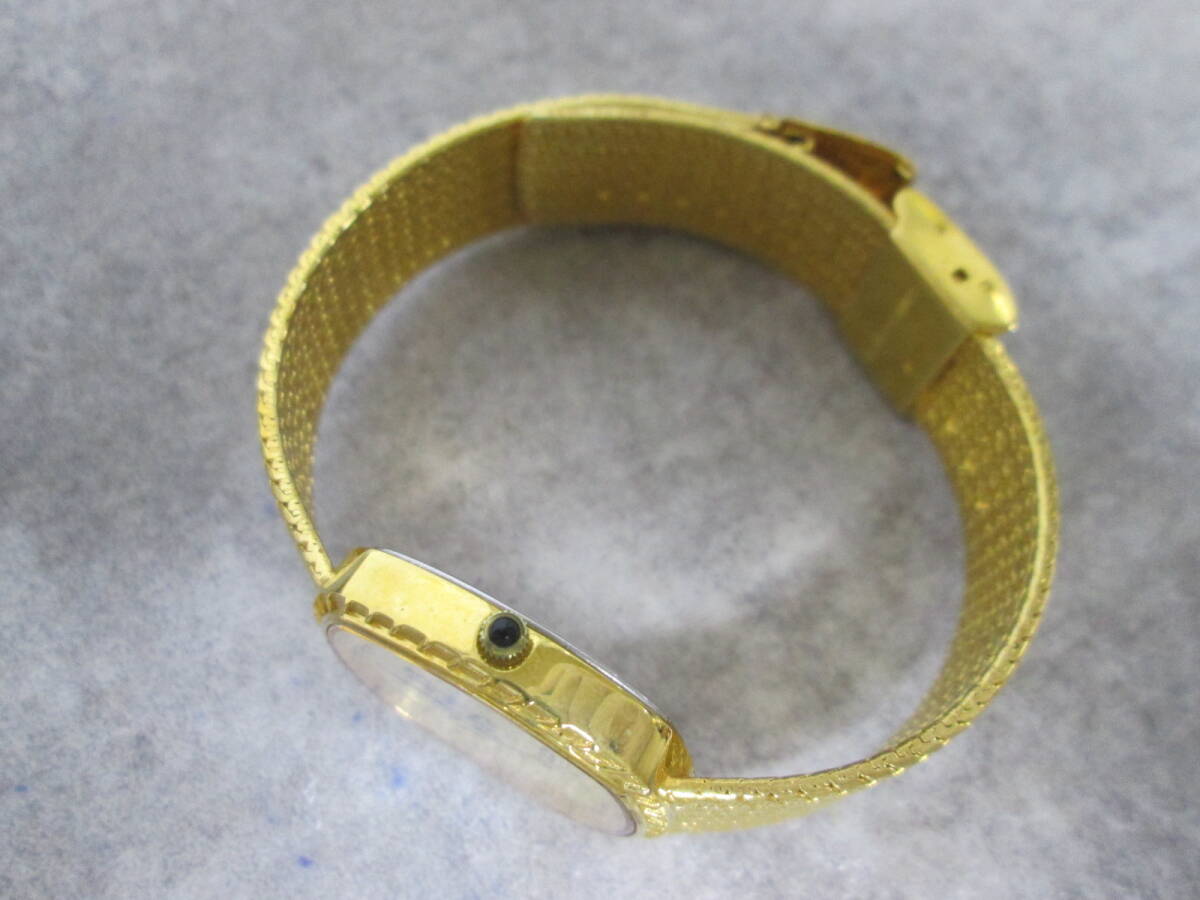 【n S0866】HILTON ヒルトン メンズ腕時計 クォーツ ゴールドカラー ソフトケース/保証書付きの画像5