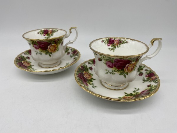 A4-842 ＊中古品＊ ロイヤルアルバート ＊ ROYAL ALBERT ＊ オールドカントリーローズ カップ＆ソーサー ペア 2客セット 洋食器の画像1