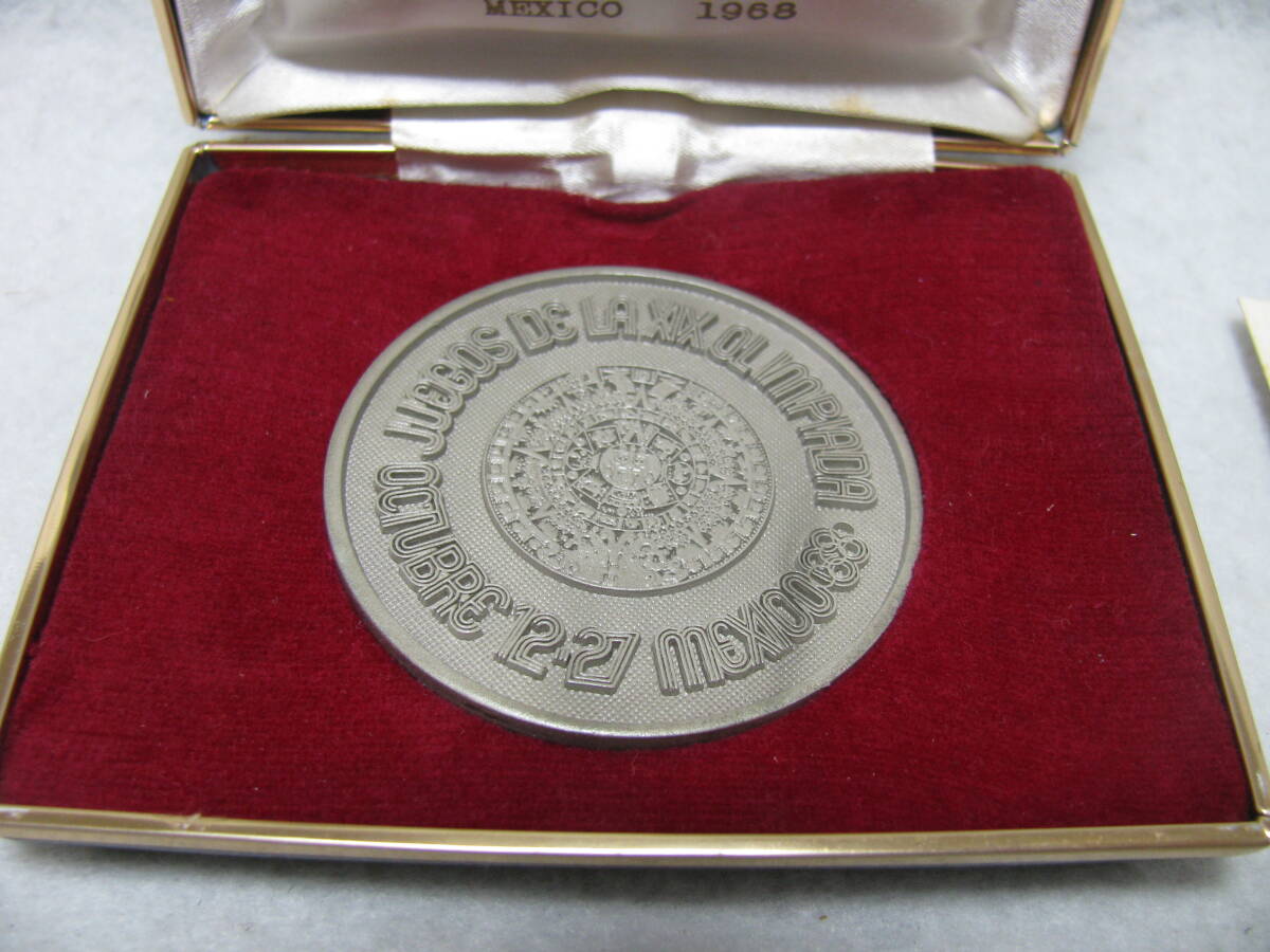 3★メキシコ 第19回オリンピック大会記念メダル ９２５の刻印 重さ53.4ｇ 直径約55㎜ 1968年★の画像3