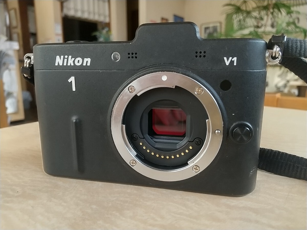 Nikon1 V1 ミラーレスファインダー搭載のプレミアムモデルニコン ボディ ミラーレス一眼カメラ NIKON ブラック 美品_画像1