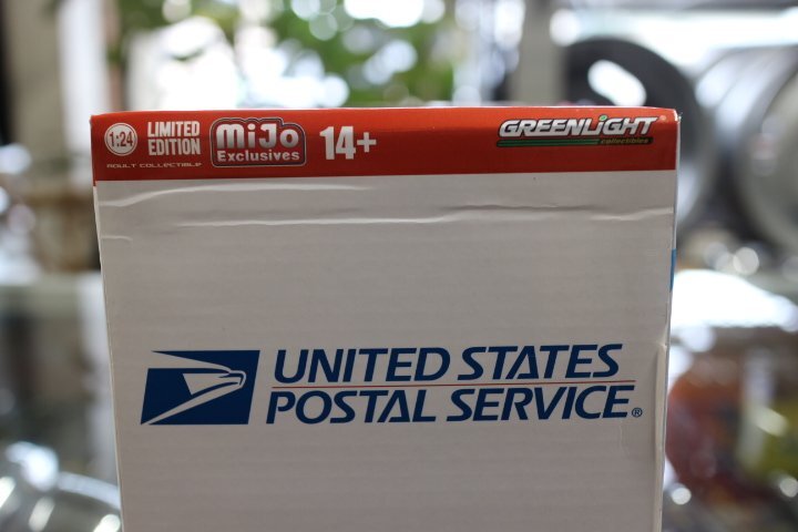 GREENLIGHT Mijo Exclusives 1/24 USPS LONG-LIFE DELIVERY VEHICLE グリーンライト USA 郵便配達 デリバリーバン グラマン LLV_パッケージに折れが有ります。