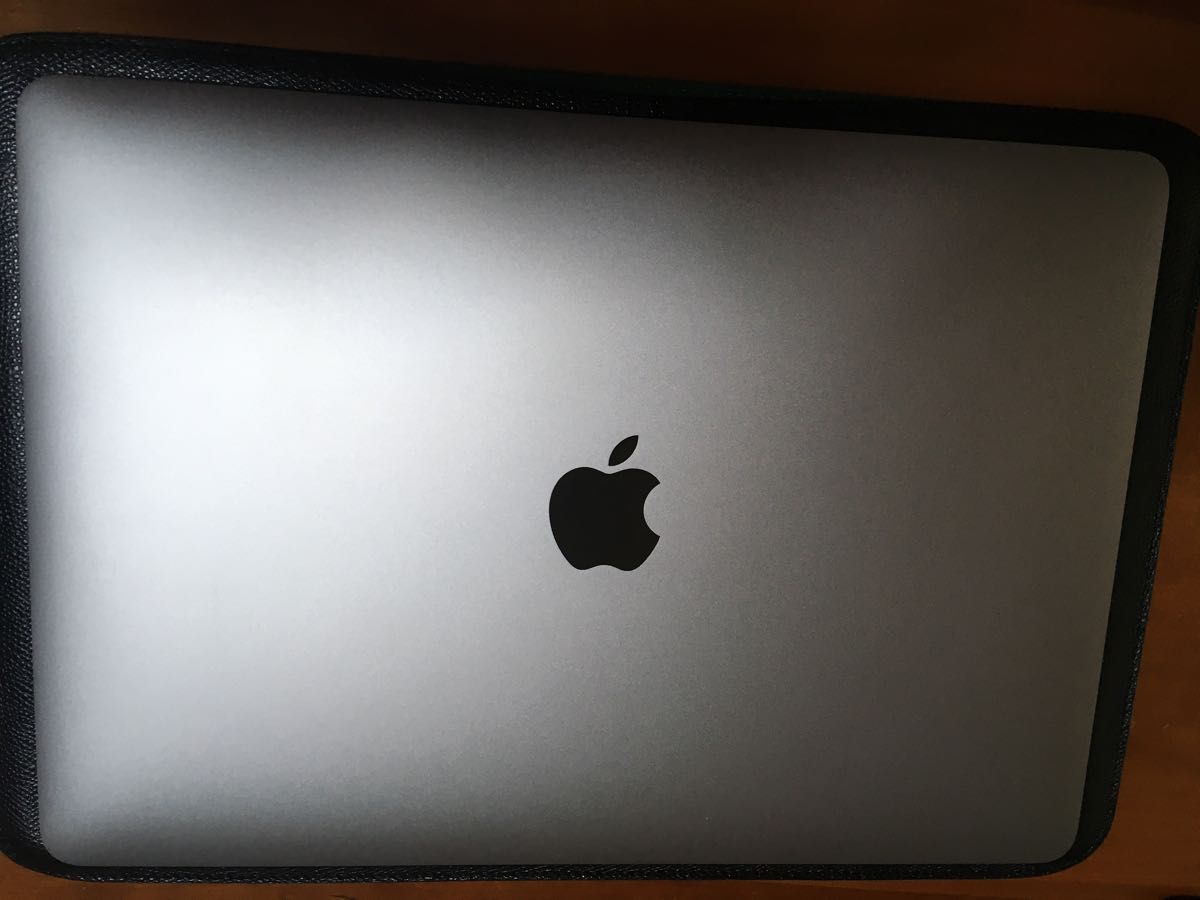 M1 Macbook air 2020 スペースグレー　液晶、キーボード綺麗でケースはおまけです。初期化後OS をSonoma 
