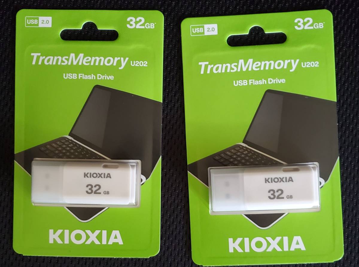 KIOXIA（旧東芝メモリー）USBメモリ 32GB ２個 USB2.0　TransMemory U202 LU202W032GG4 海外パッケージ _画像1