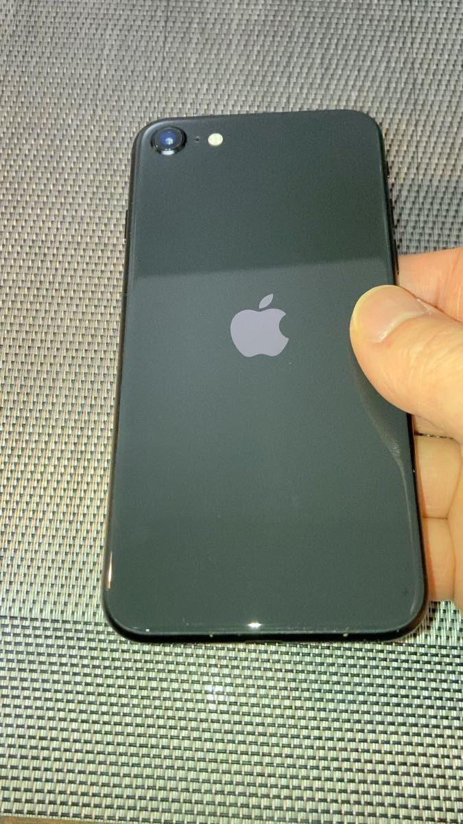 【極美品】iPhone SE 第2世代 ブラック　128GB バッテリー81%