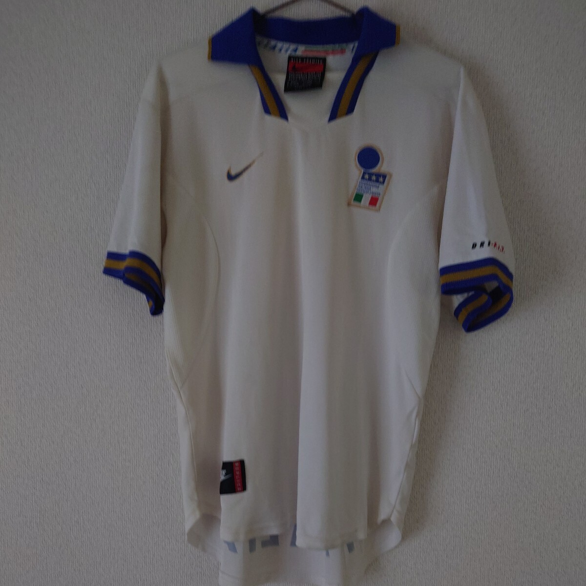 NIKE/ナイキ/イギリス製/サッカーイタリア代表96-97/アウェイ/レプリカユニフォーム/半袖ジャージトップス/ユーロ96着用モデル/Mの画像1