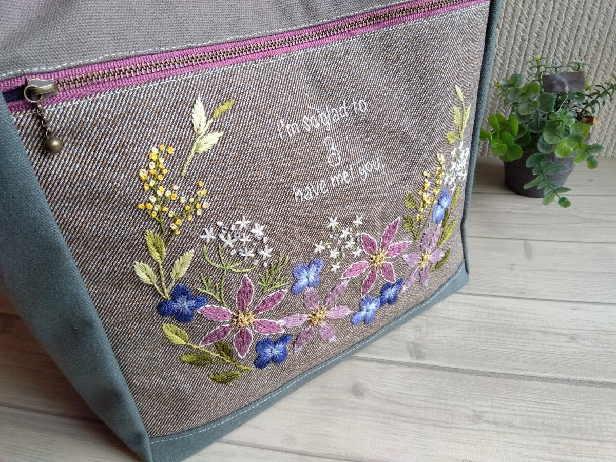 *＊花の手刺繍*スクエア型 トートバッグ *合皮持ち手*ハンドメイド＊*の画像4