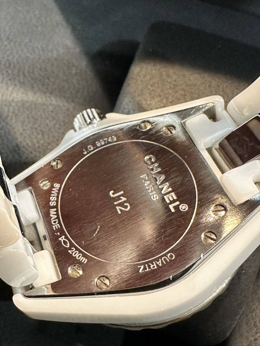 純正ダイヤ　CHANEL J12 33ミリ　超高級レディース腕時計　H2123 天然ダイヤベゼル　電池新品　クオーツ　コマ足し可　セレブ時計_画像7